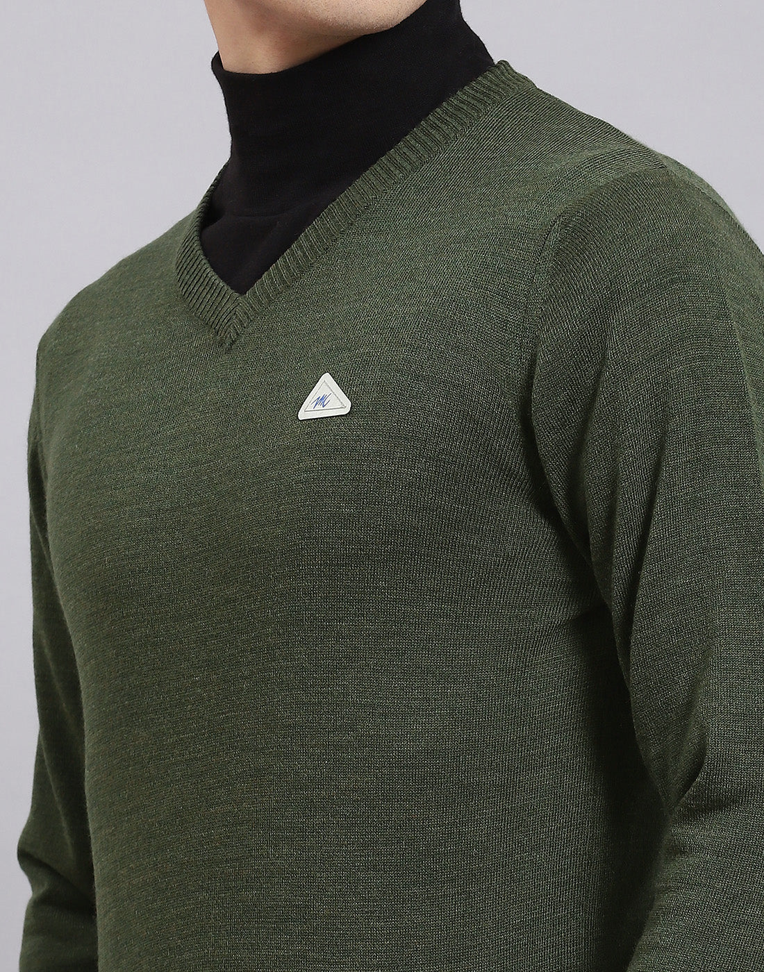 Men Green Solid V Neck Full Sleeve Pullover - Image 6