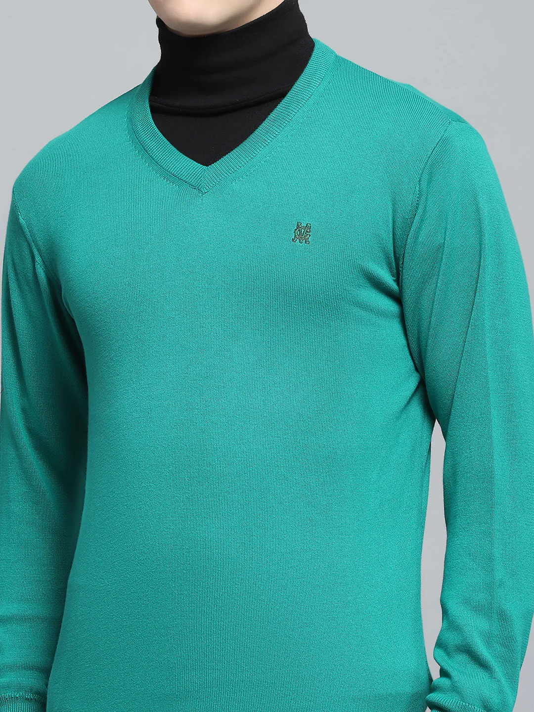 Men Green Solid V Neck Full Sleeve Pullover - Image 7