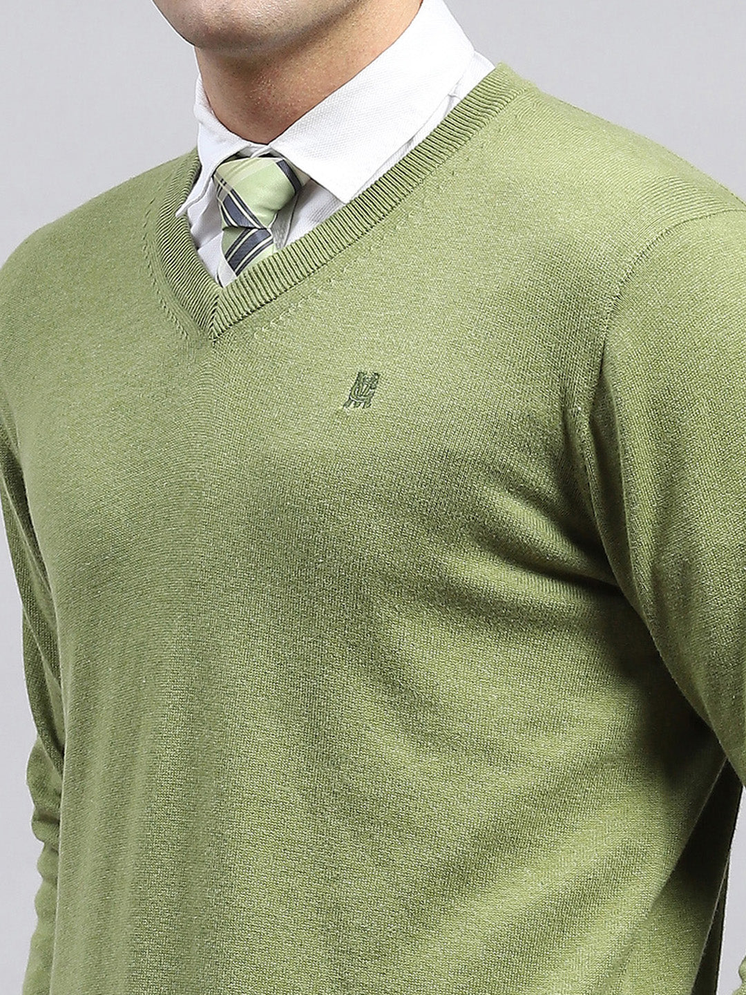 Men Green Solid V Neck Full Sleeve Pullover - Image 6