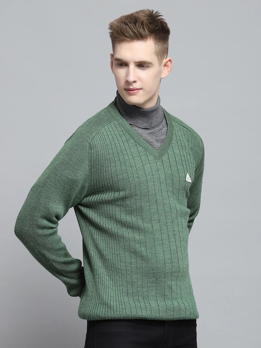 Men Green Solid V Neck Full Sleeve Pullover - Image 4