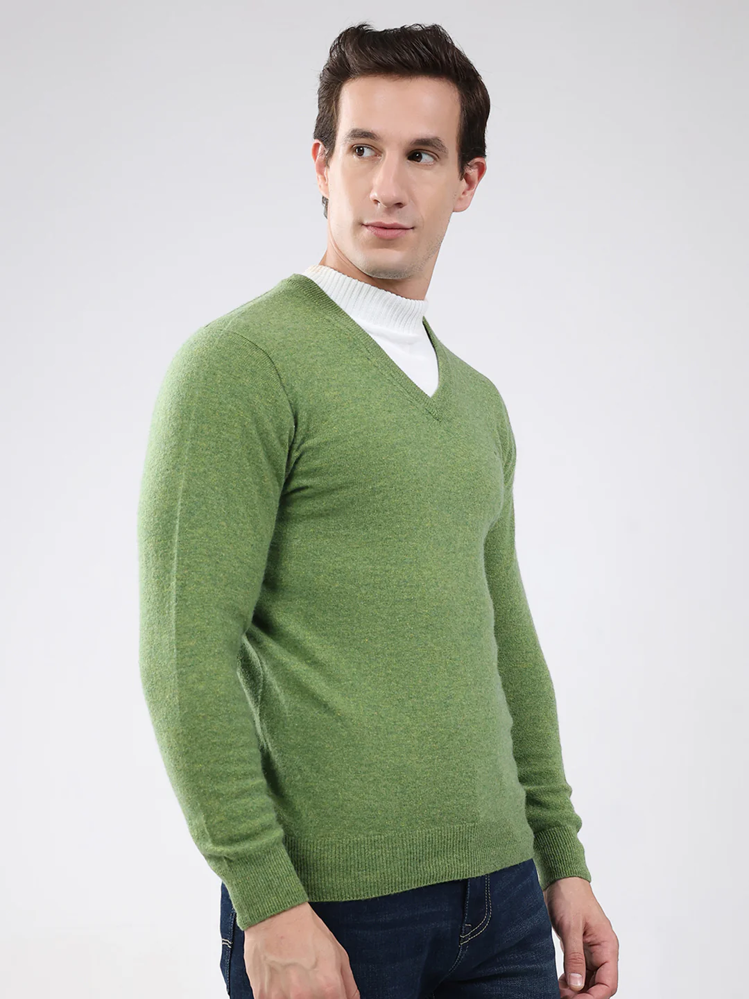 Men Green Solid V Neck Full Sleeve Pullover - Image 4