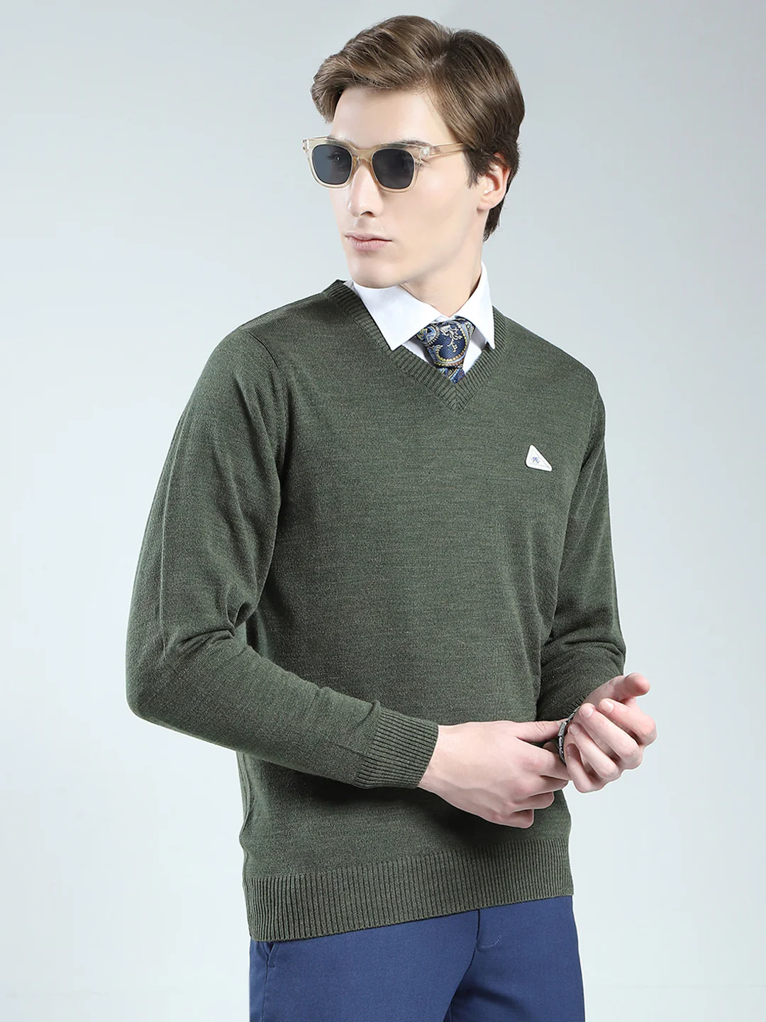 Men Green Solid V Neck Full Sleeve Pullover - Image 4
