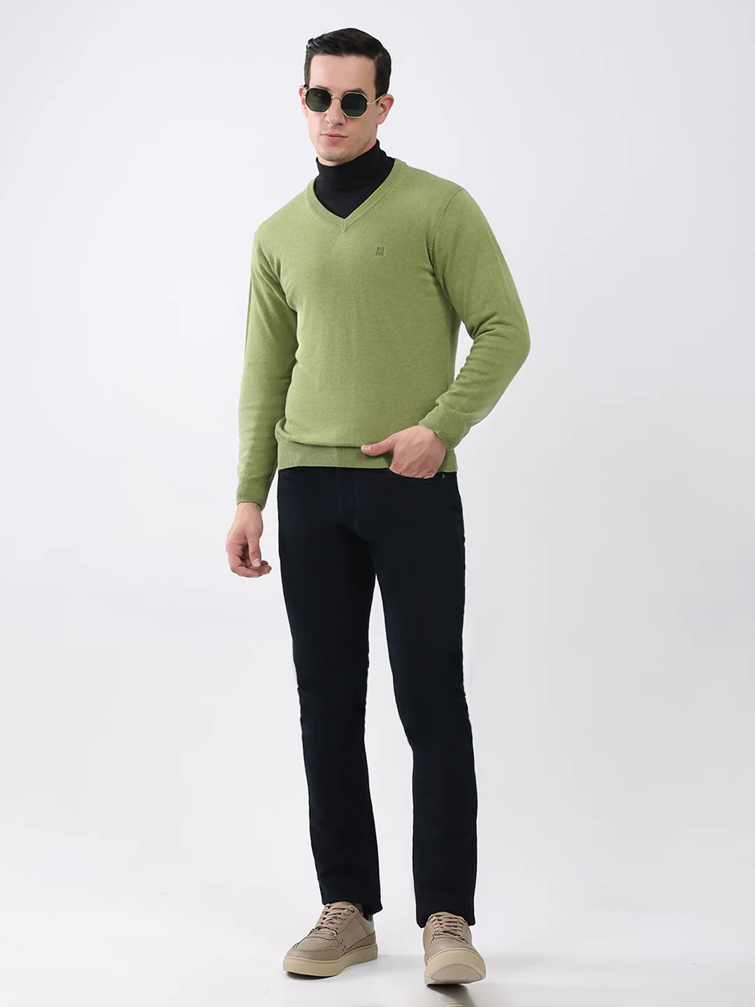 Men Green Solid V Neck Full Sleeve Pullover - Image 2