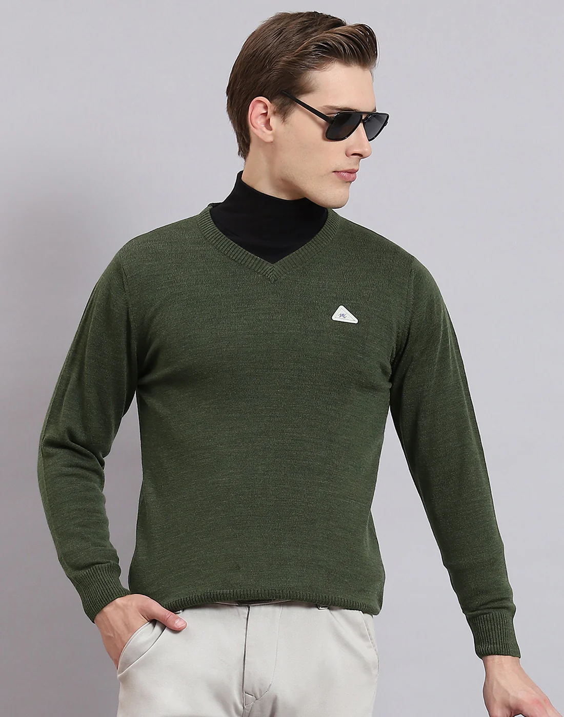Men Green Solid V Neck Full Sleeve Sweater - Image 2