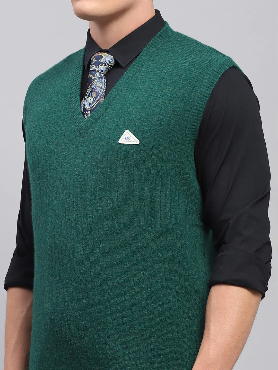 Men Green Solid V Neck Sleeveless Sweater - Image 6