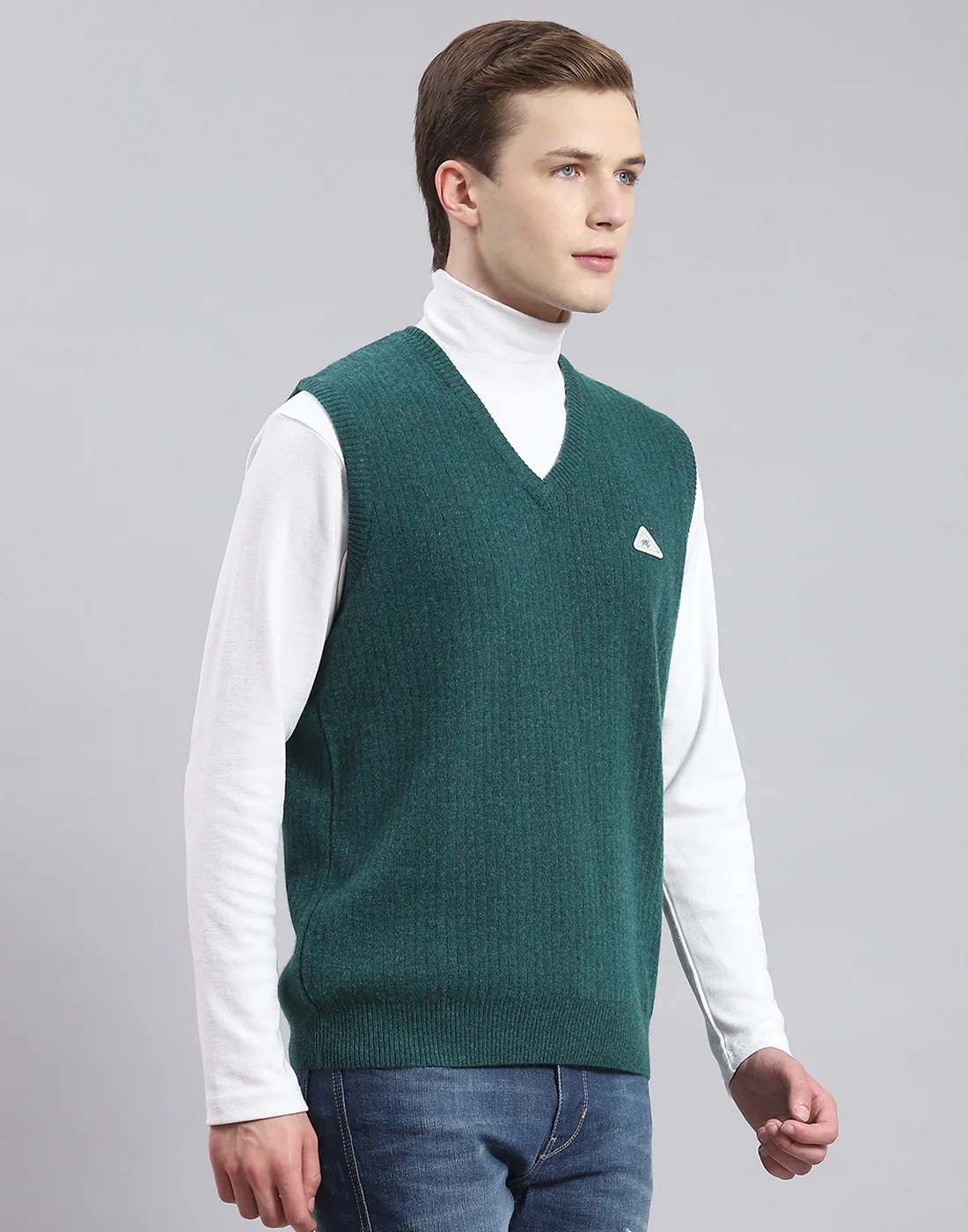Men Green Solid V Neck Sleeveless Sweater - Image 4