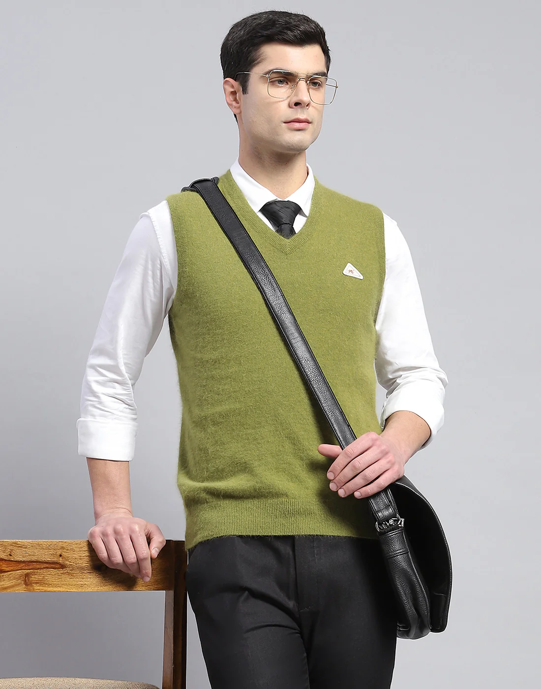 Men Green Solid V Neck Sleeveless Sweater - Image 2