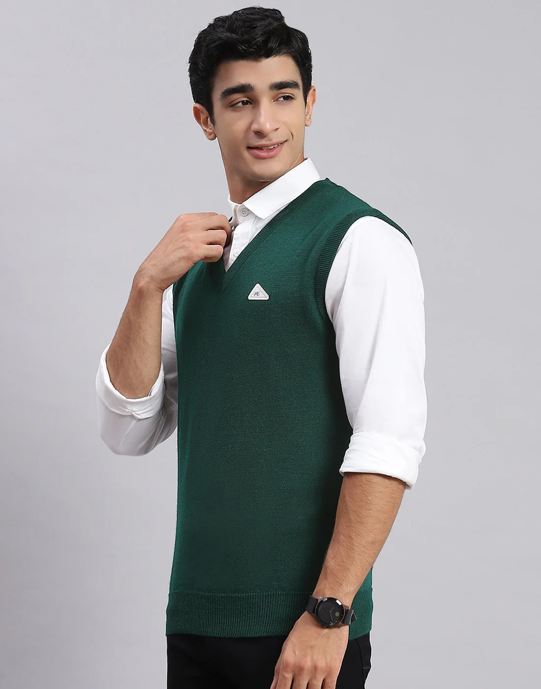 Men Green Solid V Neck Sleeveless Sweater - Image 3