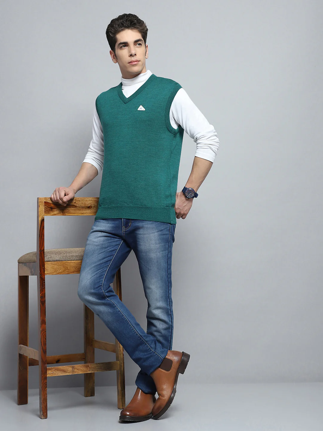 Men Green Solid V Neck Sleeveless Sweater - Image 2
