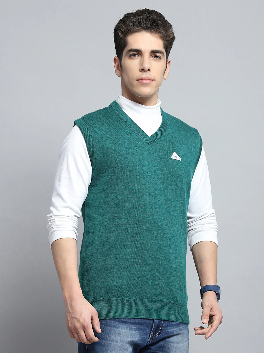 Men Green Solid V Neck Sleeveless Sweater - Image 4