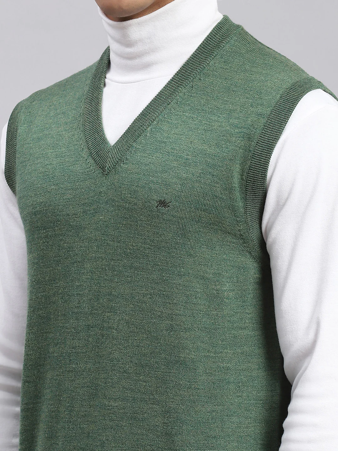 Men Green Solid V Neck Sleeveless Sweater - Image 7