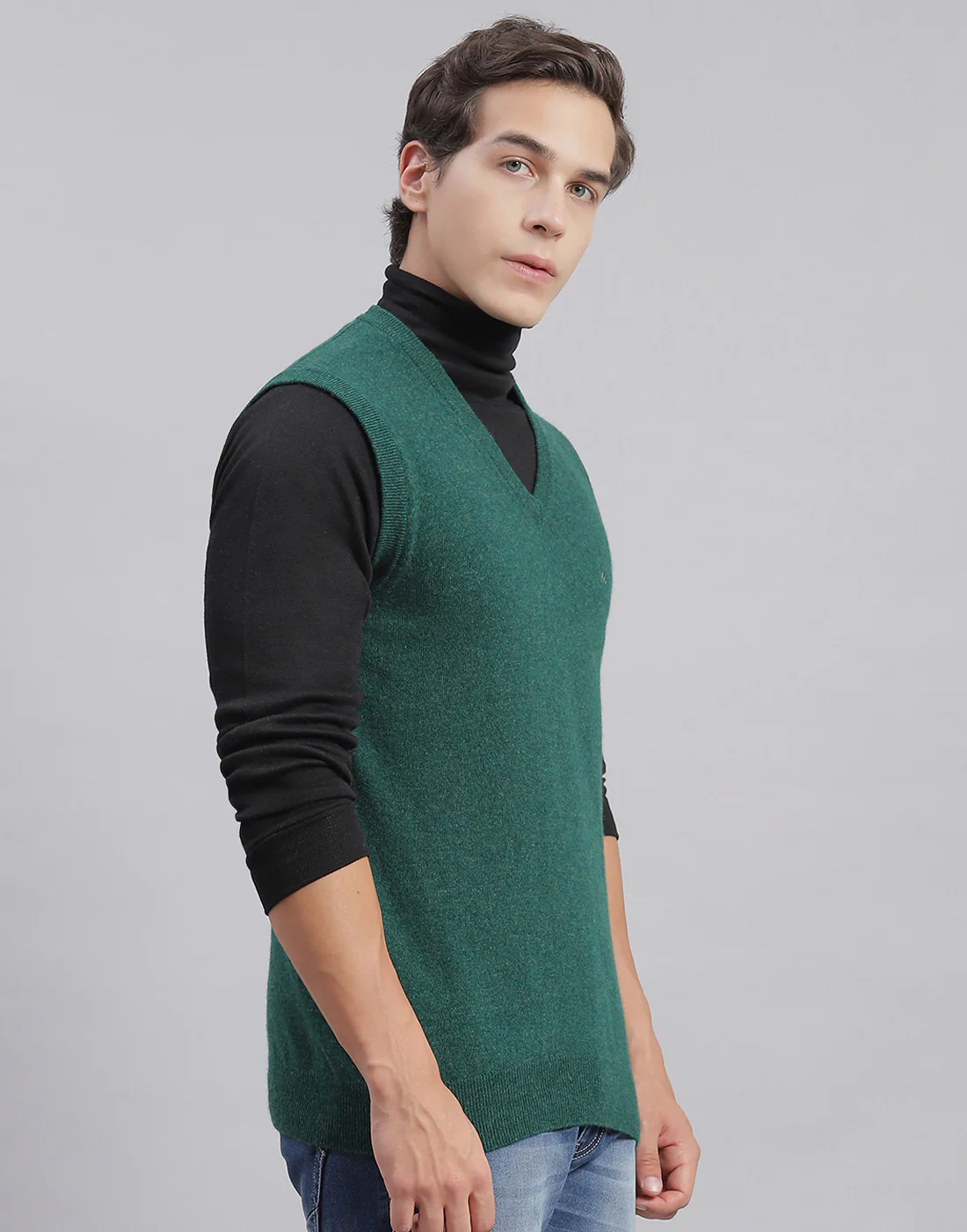 Men Green Solid V Neck Sleeveless Sweater - Image 4