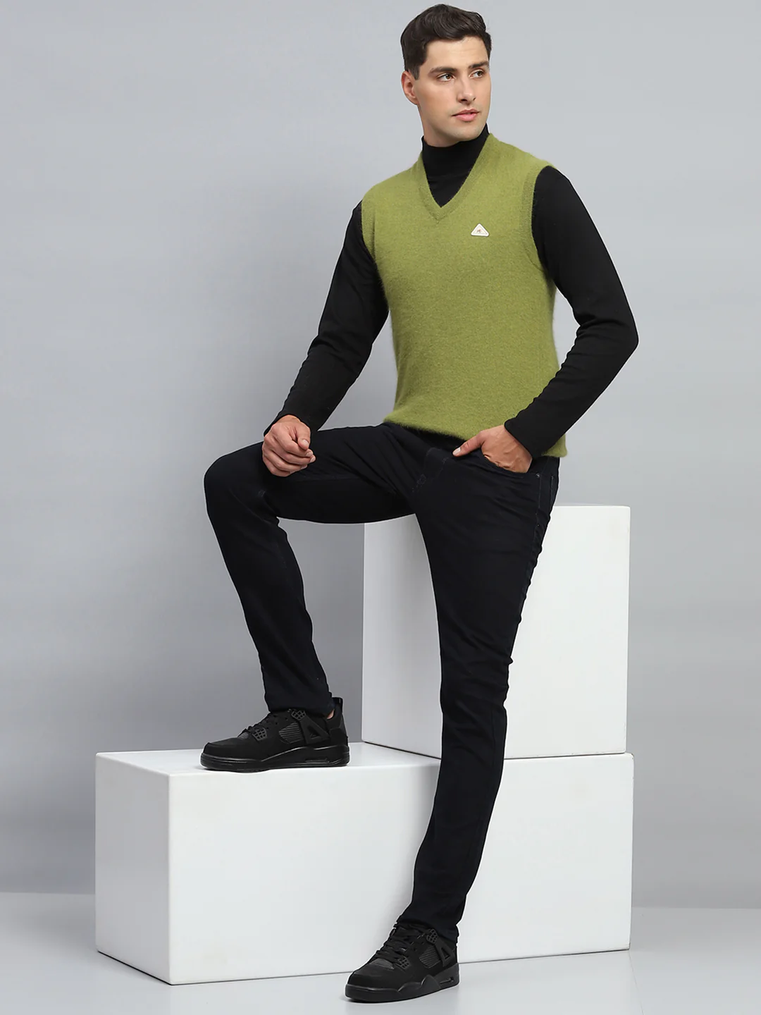 Men Green Solid V Neck Sleeveless Sweater - Image 2
