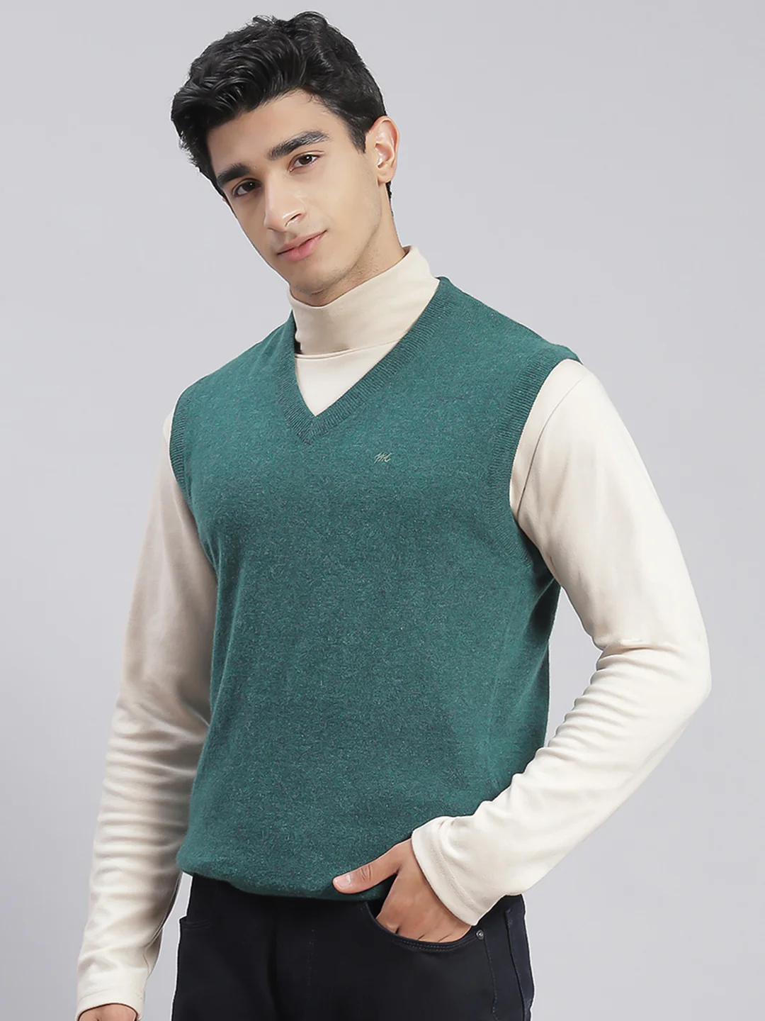 Men Green Solid V Neck Sleeveless Sweaters/Pullovers - Image 4