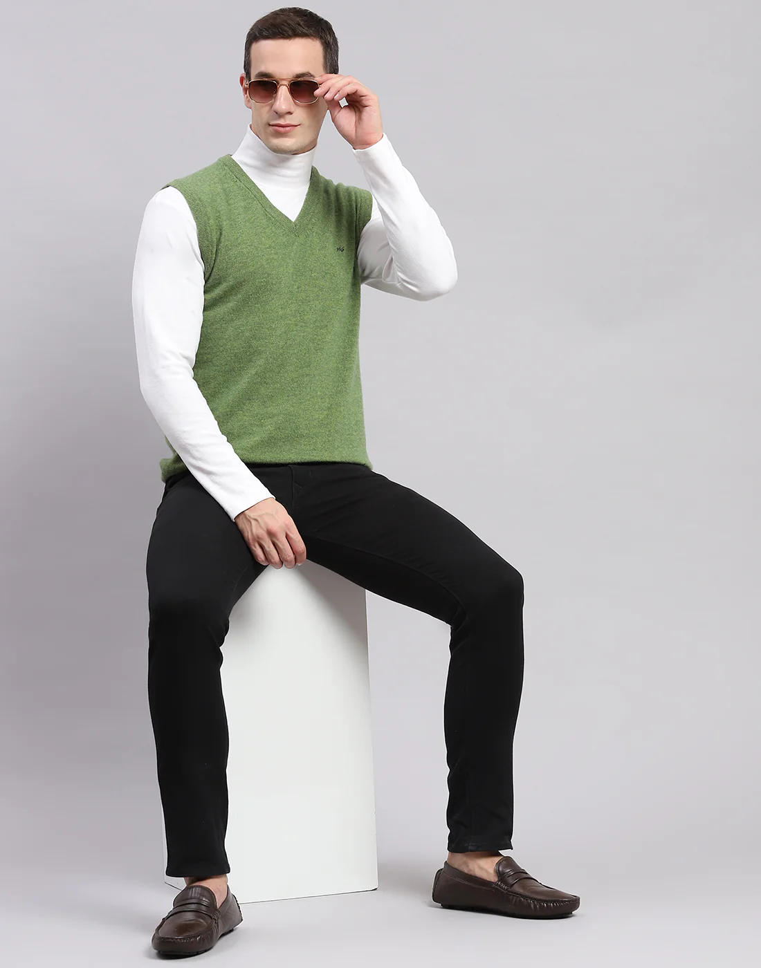 Men Green Solid V Neck Sleeveless Sweaters/Pullovers - Image 6
