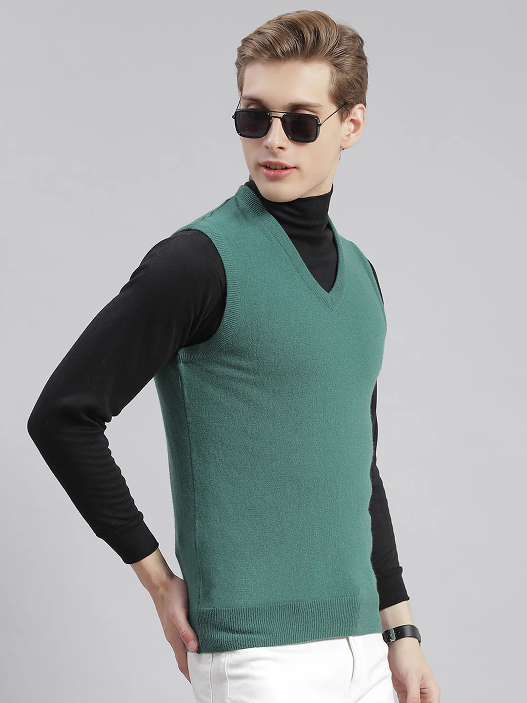 Men Green Solid V Neck Sleeveless Sweaters/Pullovers - Image 4