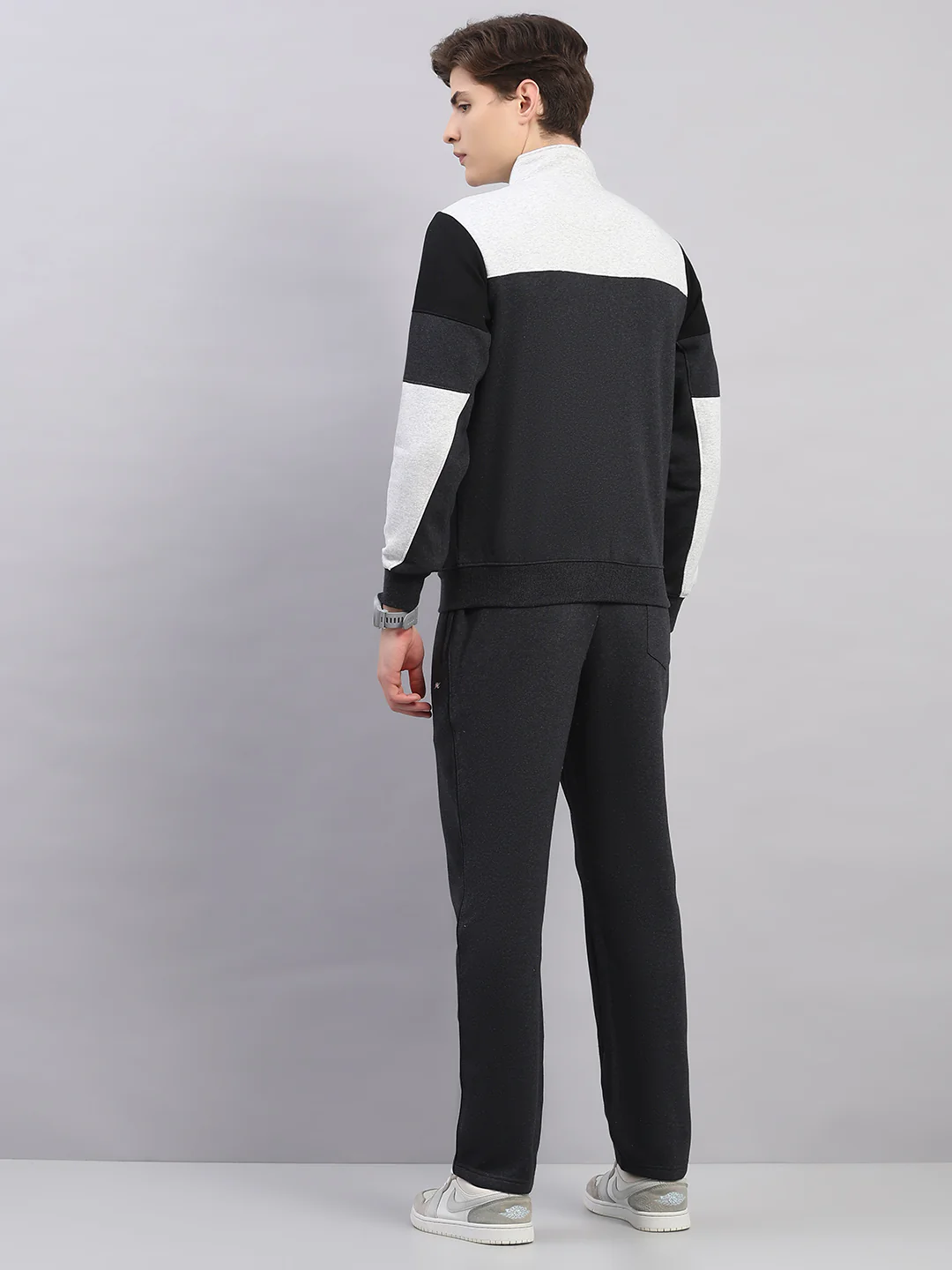 Men Grey Colourblocked Stand Collar Full Sleeve Winter Tracksuit - Image 5