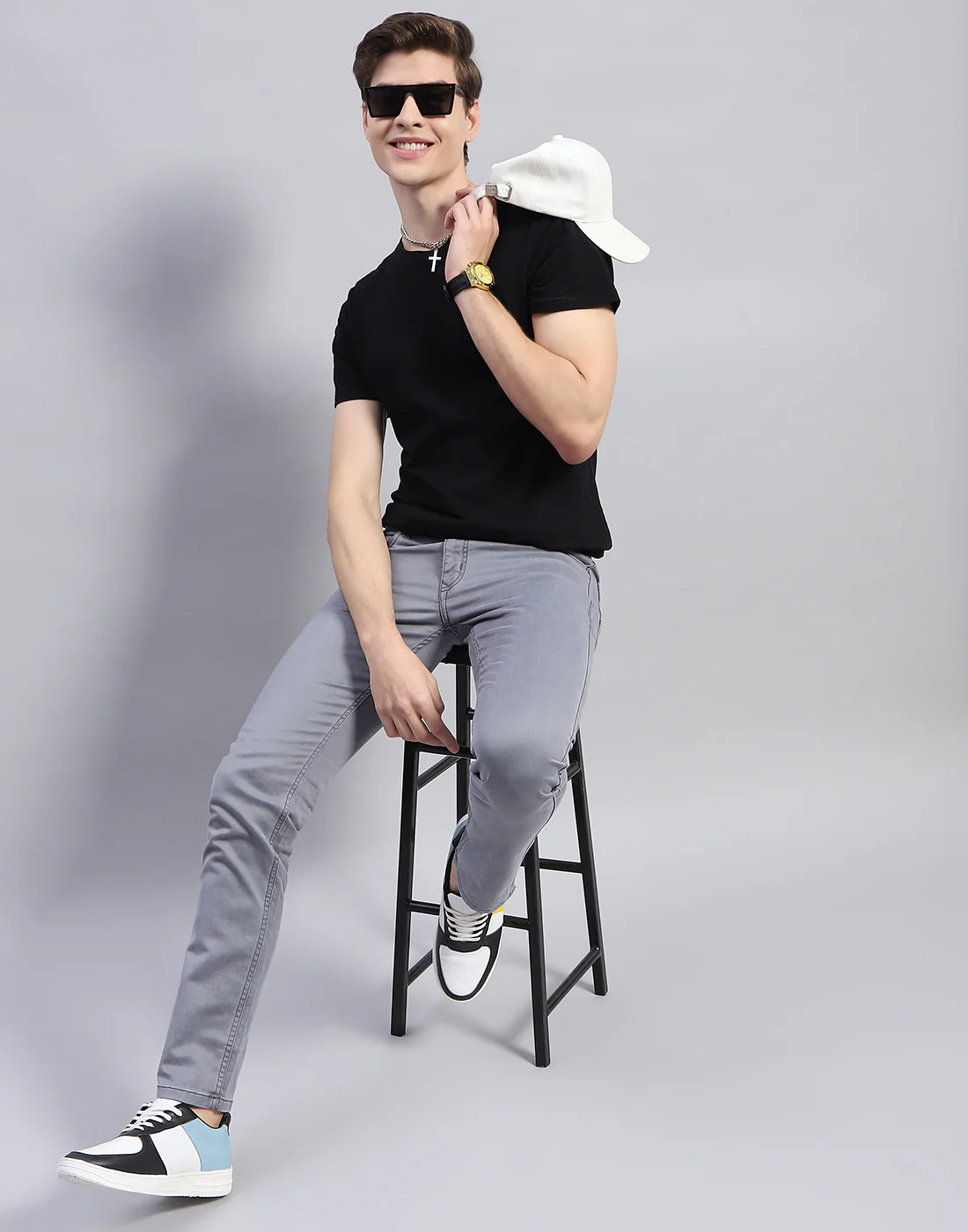 Men Grey Light Wash Narrow Fit Denim - Image 2