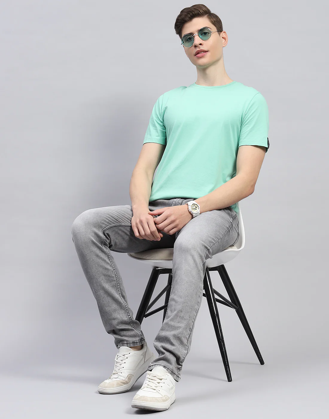 Men Grey Light Wash Regular Fit Denim - Image 2