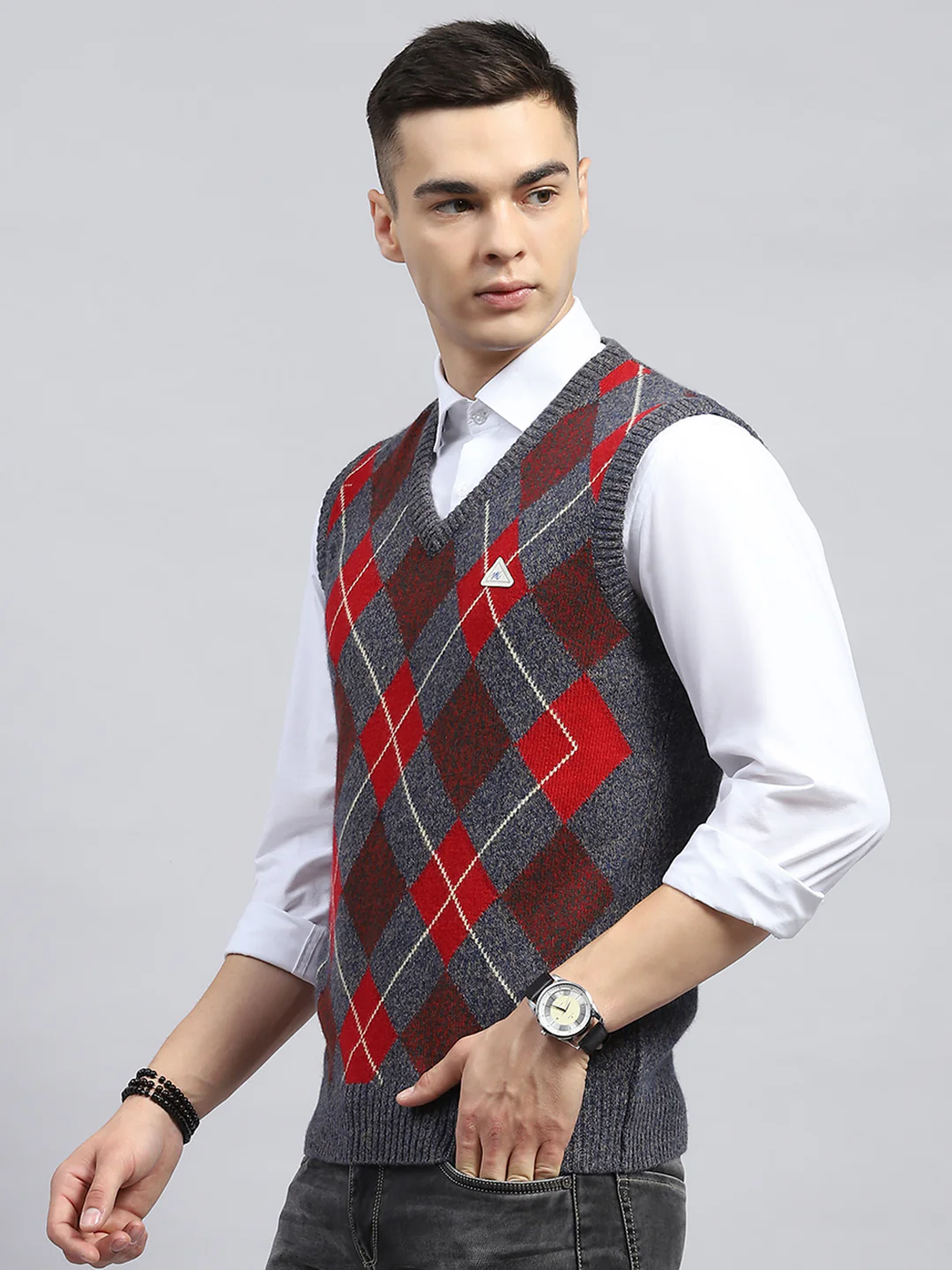 Men Grey & Red Geometric V Neck Sleeveless Sweater - Image 3