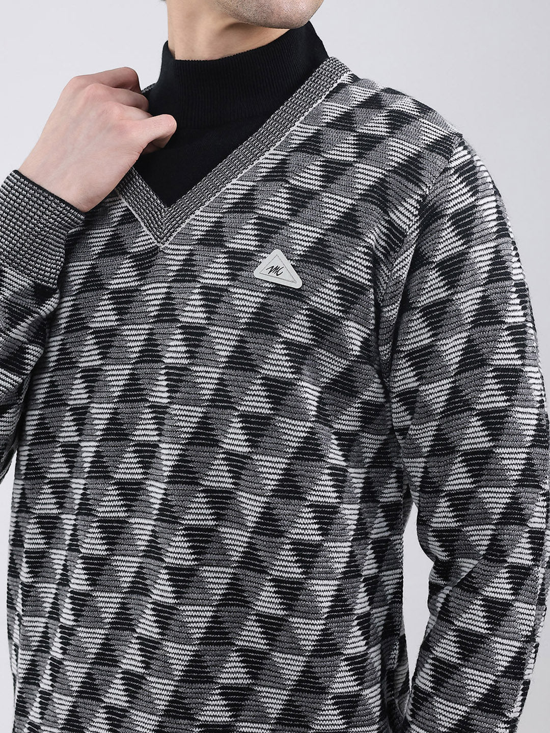 Men Grey Self Design V Neck Full Sleeve Pullover - Image 6