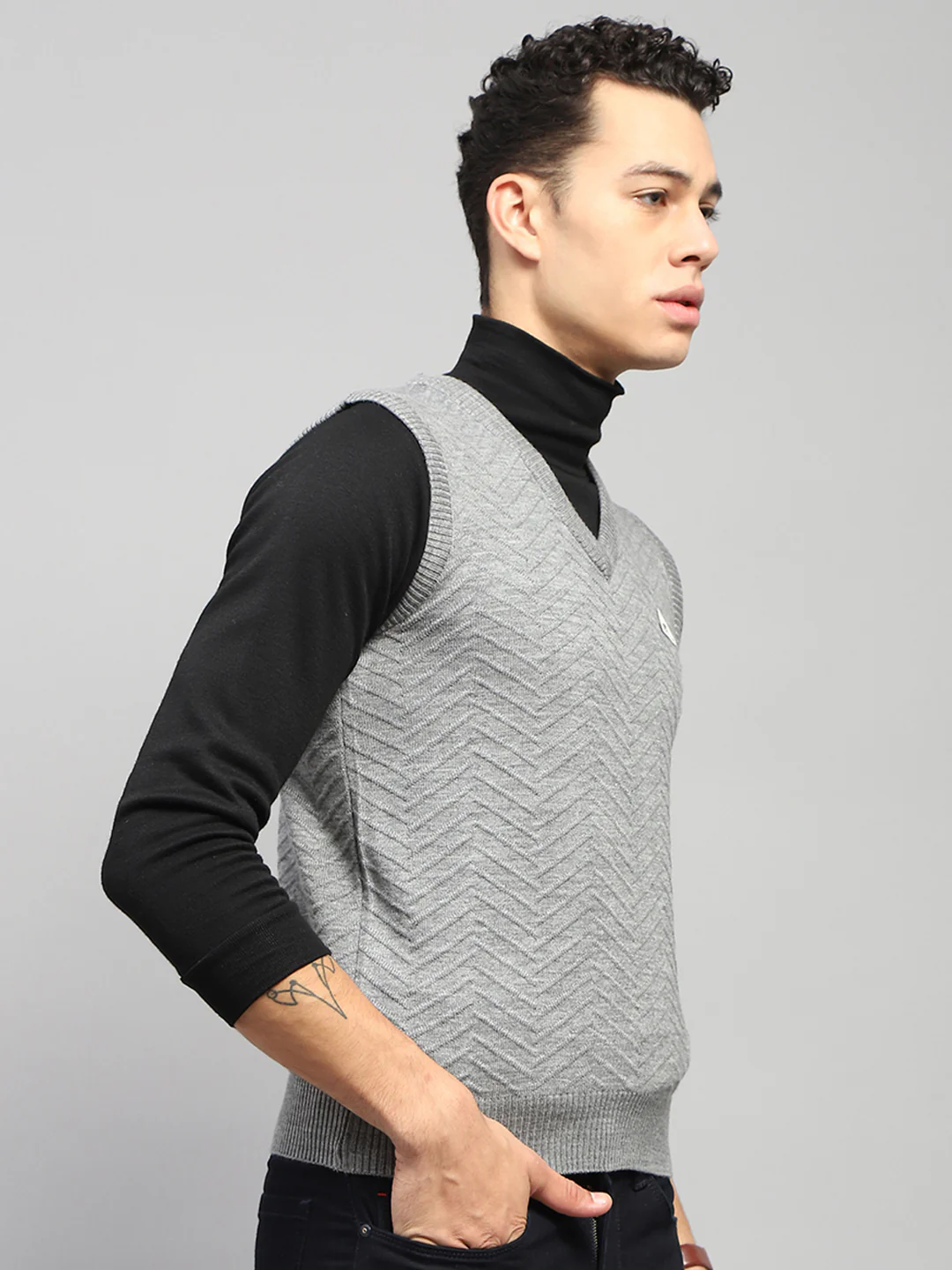 Men Grey Self Design V Neck Sleeveless Sweater - Image 4