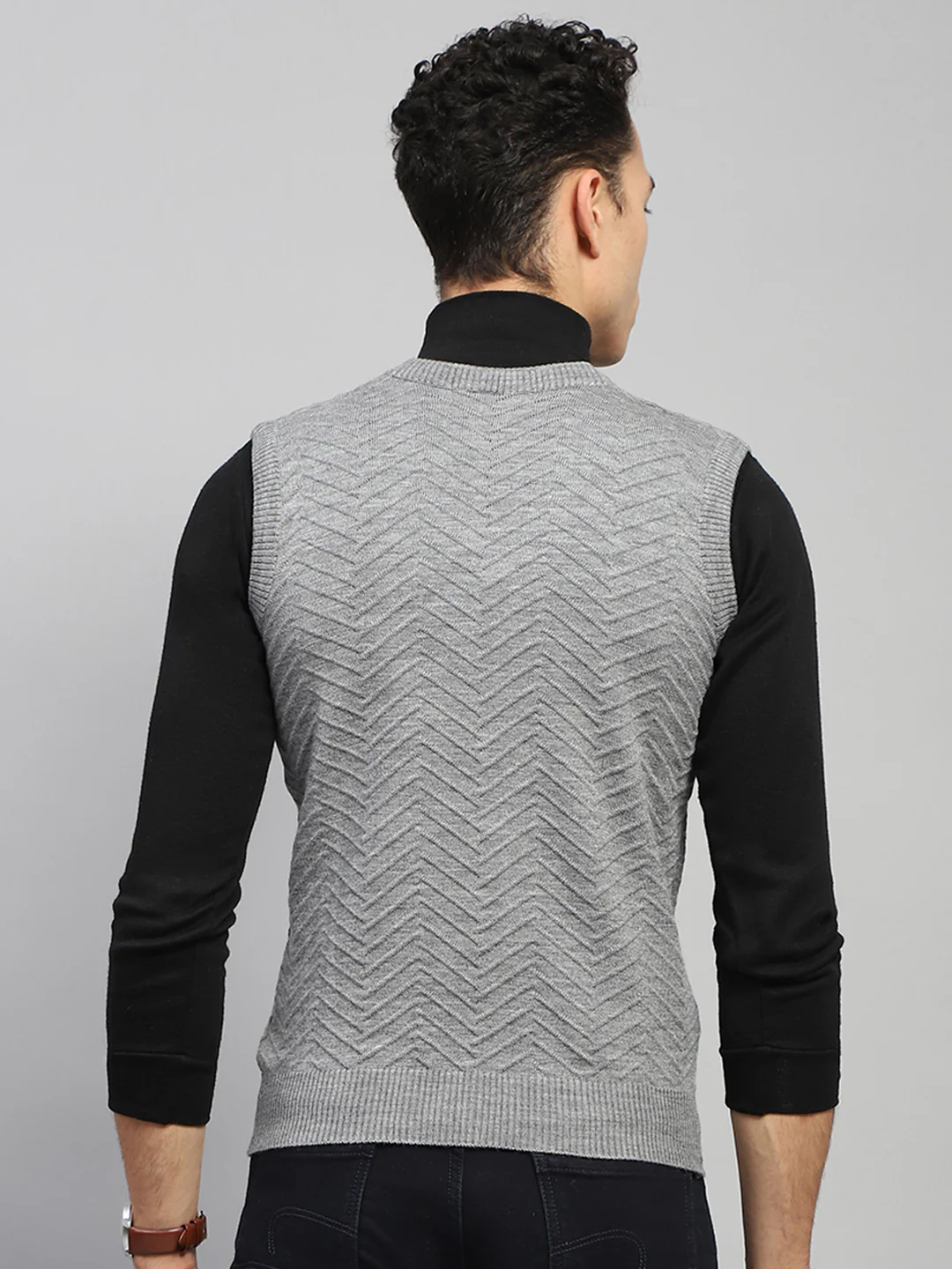 Men Grey Self Design V Neck Sleeveless Sweater - Image 5