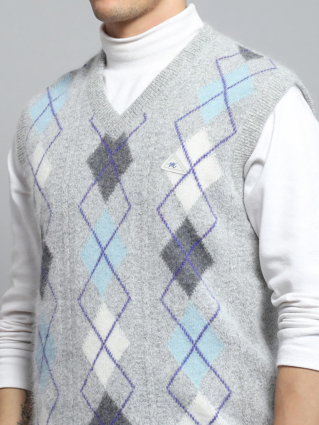 Men Grey Self Design V Neck Sleeveless Sweater - Image 7