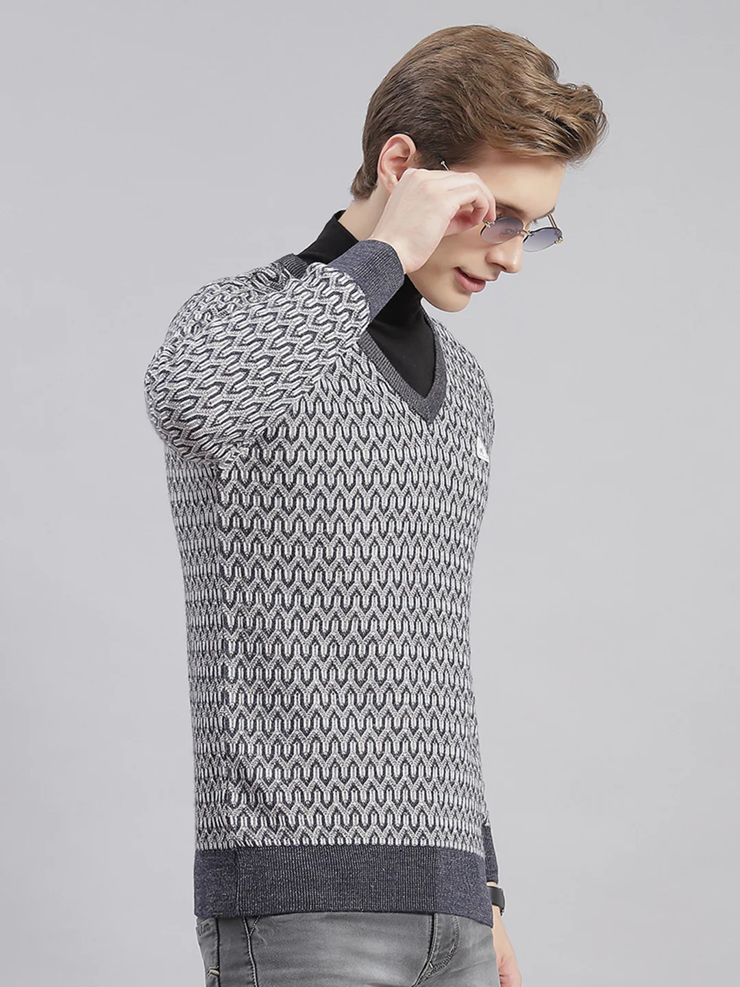 Men Grey Self Design V Neck Full Sleeve Sweaters/Pullovers - Image 4