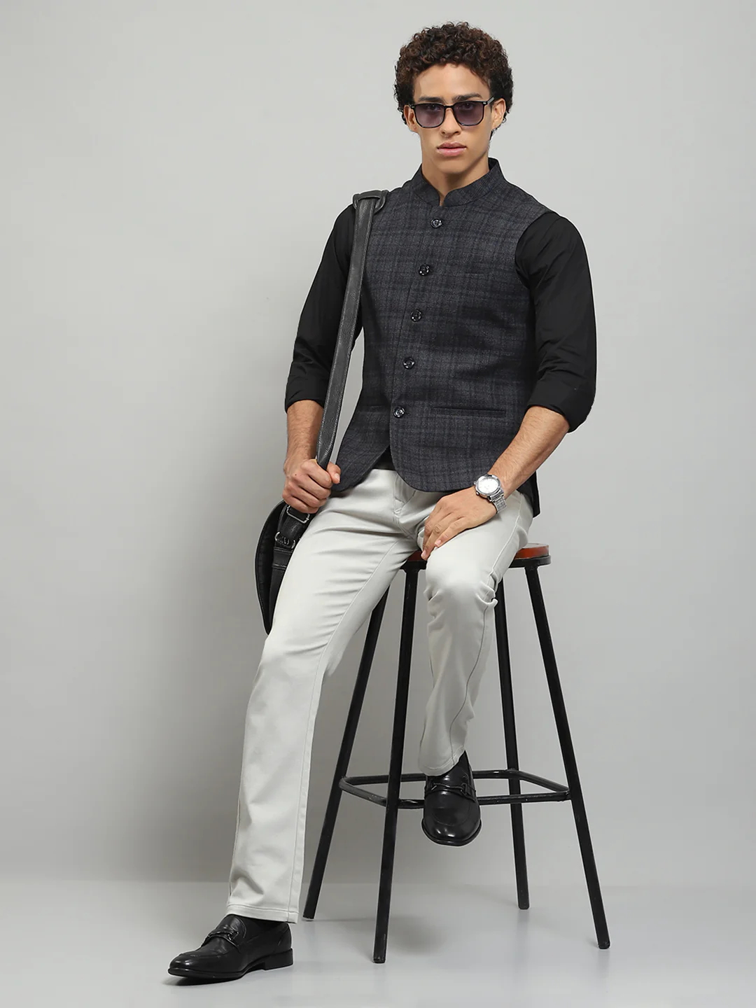 Men Grey Solid Band Collar Sleeveless Jacket - Image 2