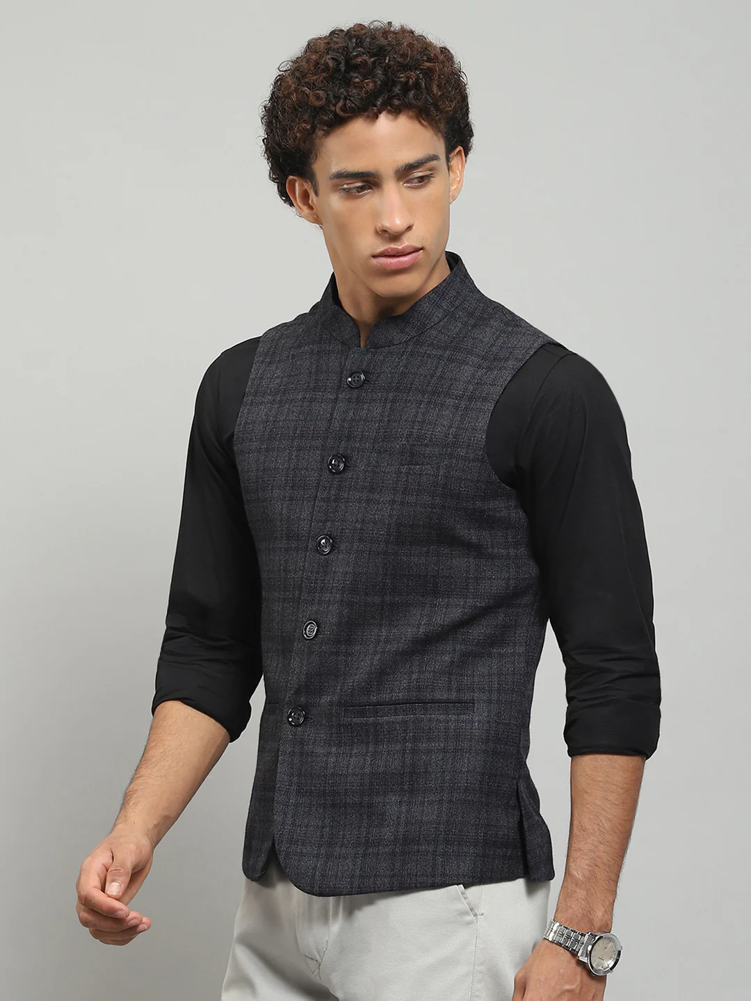 Men Grey Solid Band Collar Sleeveless Jacket - Image 3