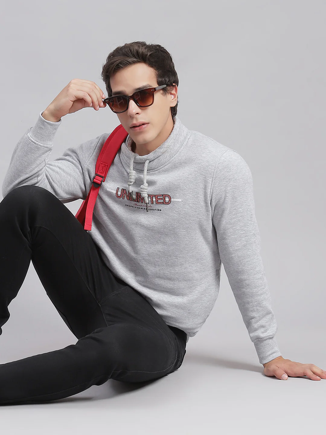 Men Grey Solid F Neck Full Sleeve Sweatshirts - Image 2