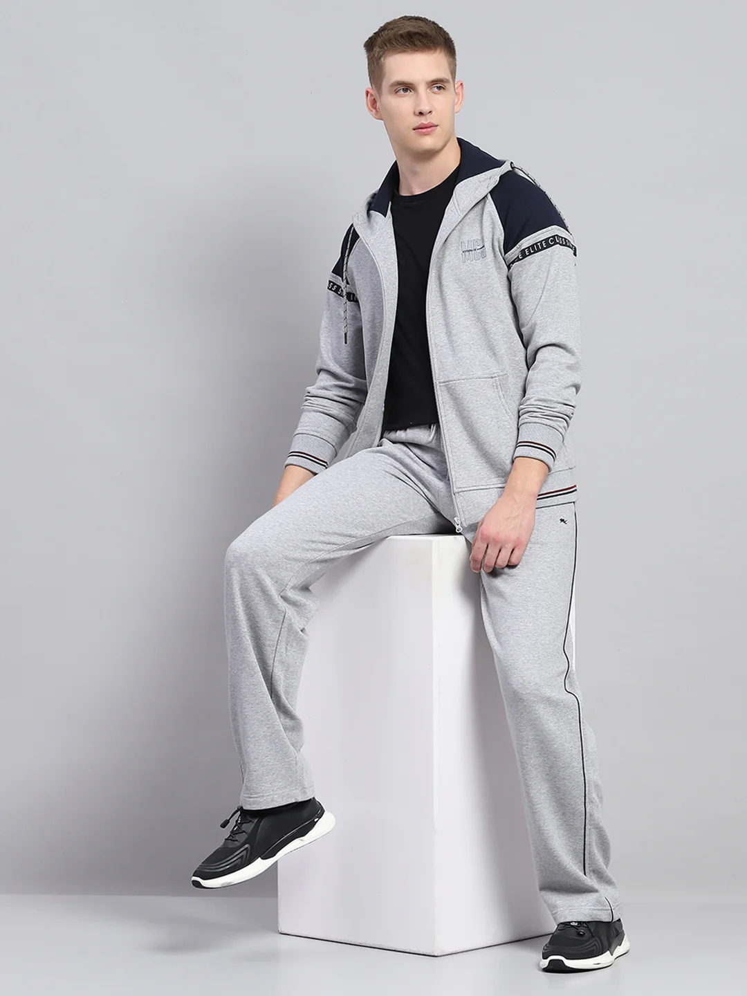 Men Grey Solid Hooded Full Sleeve Winter Tracksuit - Image 2