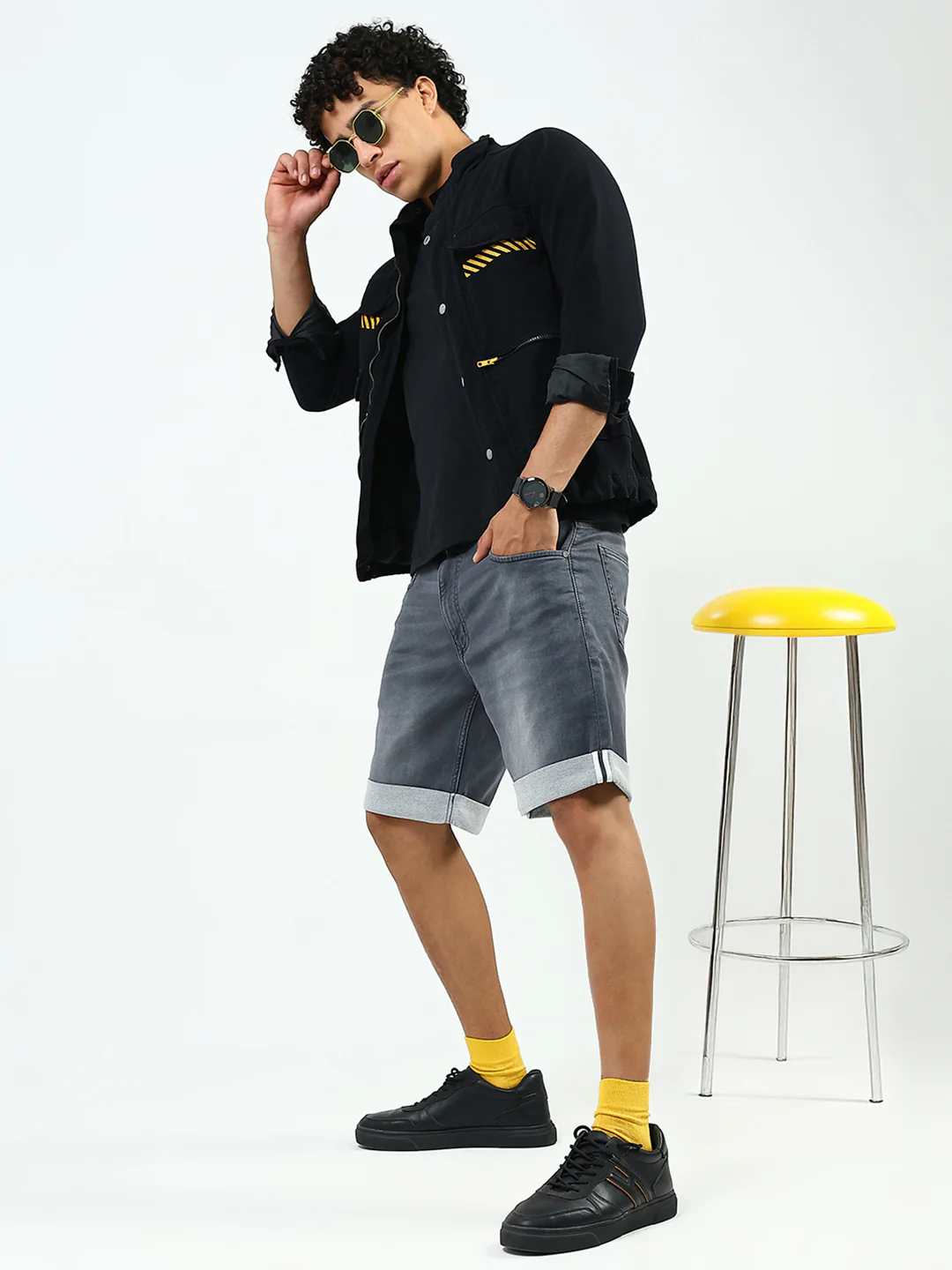 Men Grey Solid Regular Fit Shorts - Image 2
