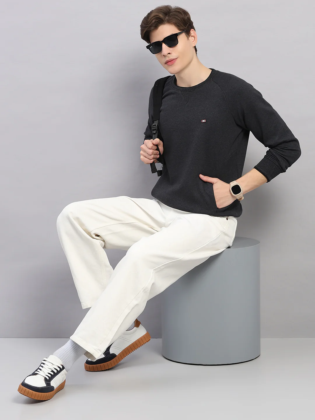 Men Grey Solid Round Neck Full Sleeve Sweatshirt - Image 2