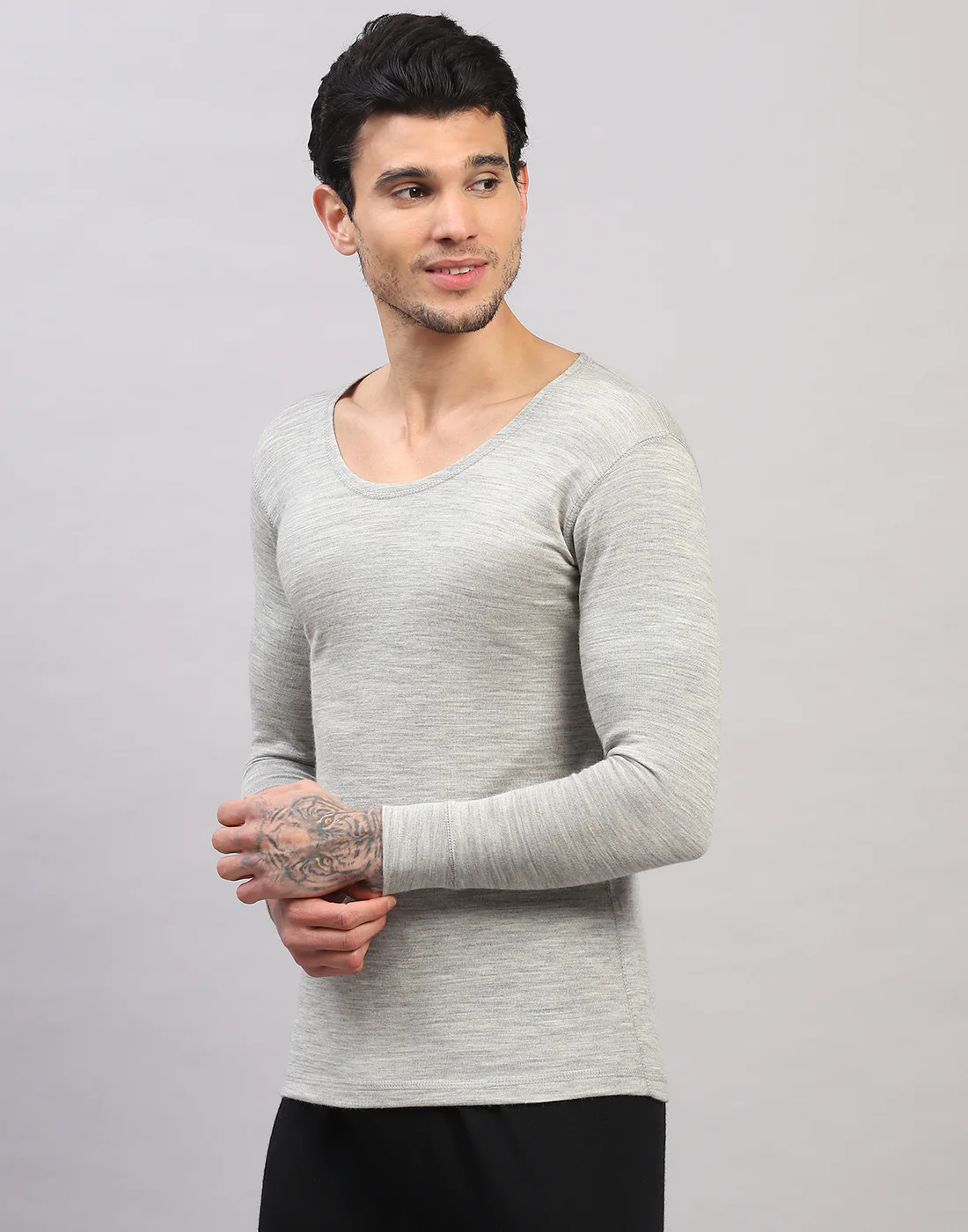 Men Grey Solid Round Neck Full Sleeve Thermal Vest - Image 2