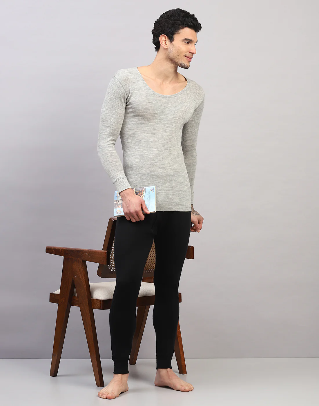 Men Grey Solid Round Neck Full Sleeve Thermal Vest - Image 5