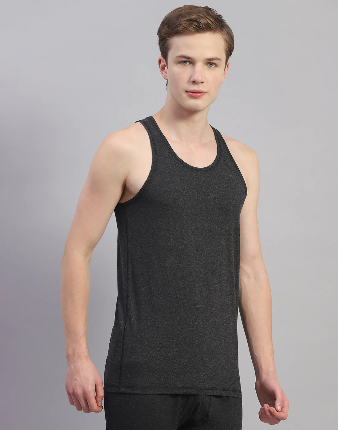Men Grey Solid Round Neck Sleeveless Thermal Vest - Image 4