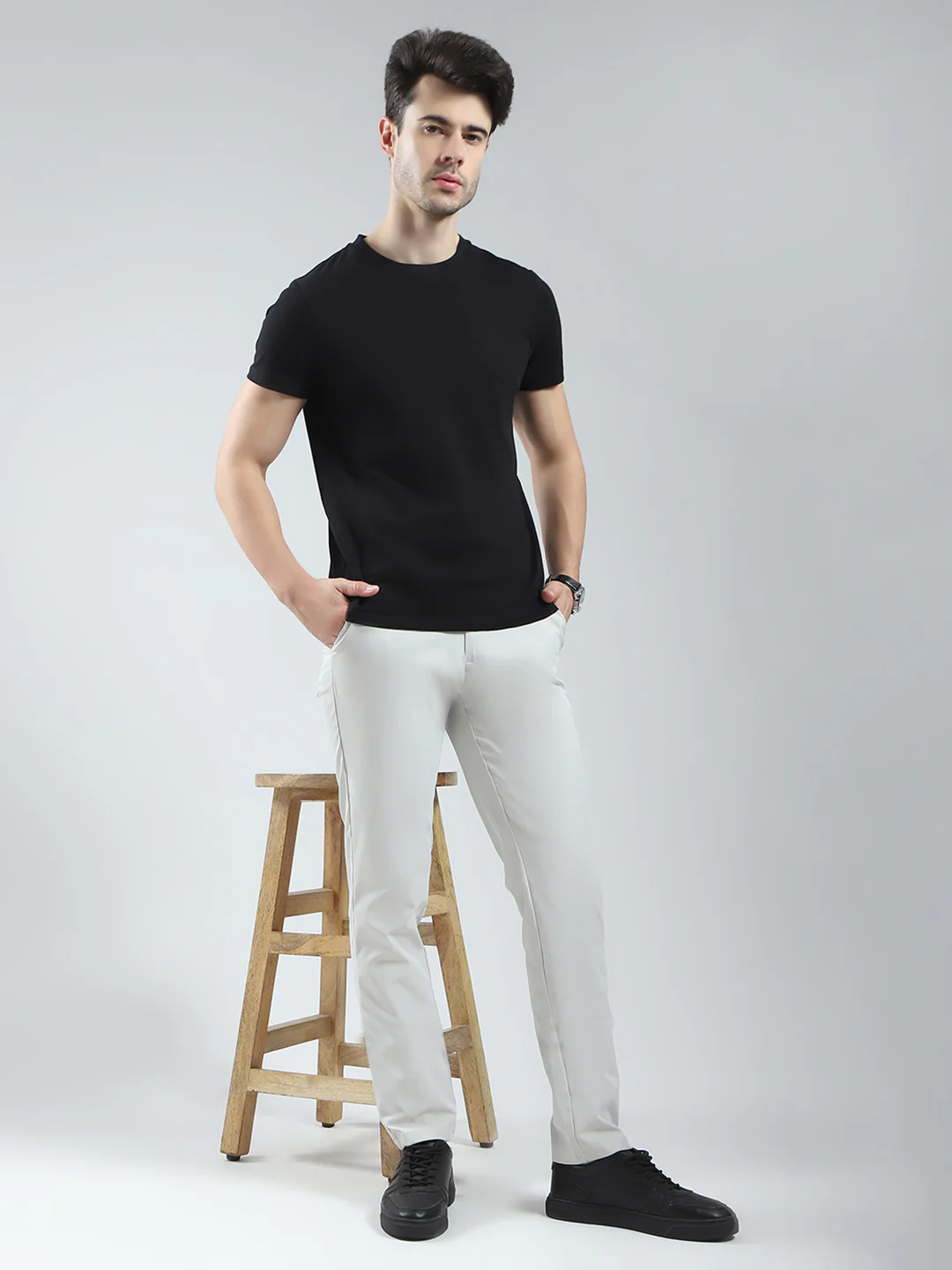 Men Grey Solid Slim Fit Trouser - Image 2