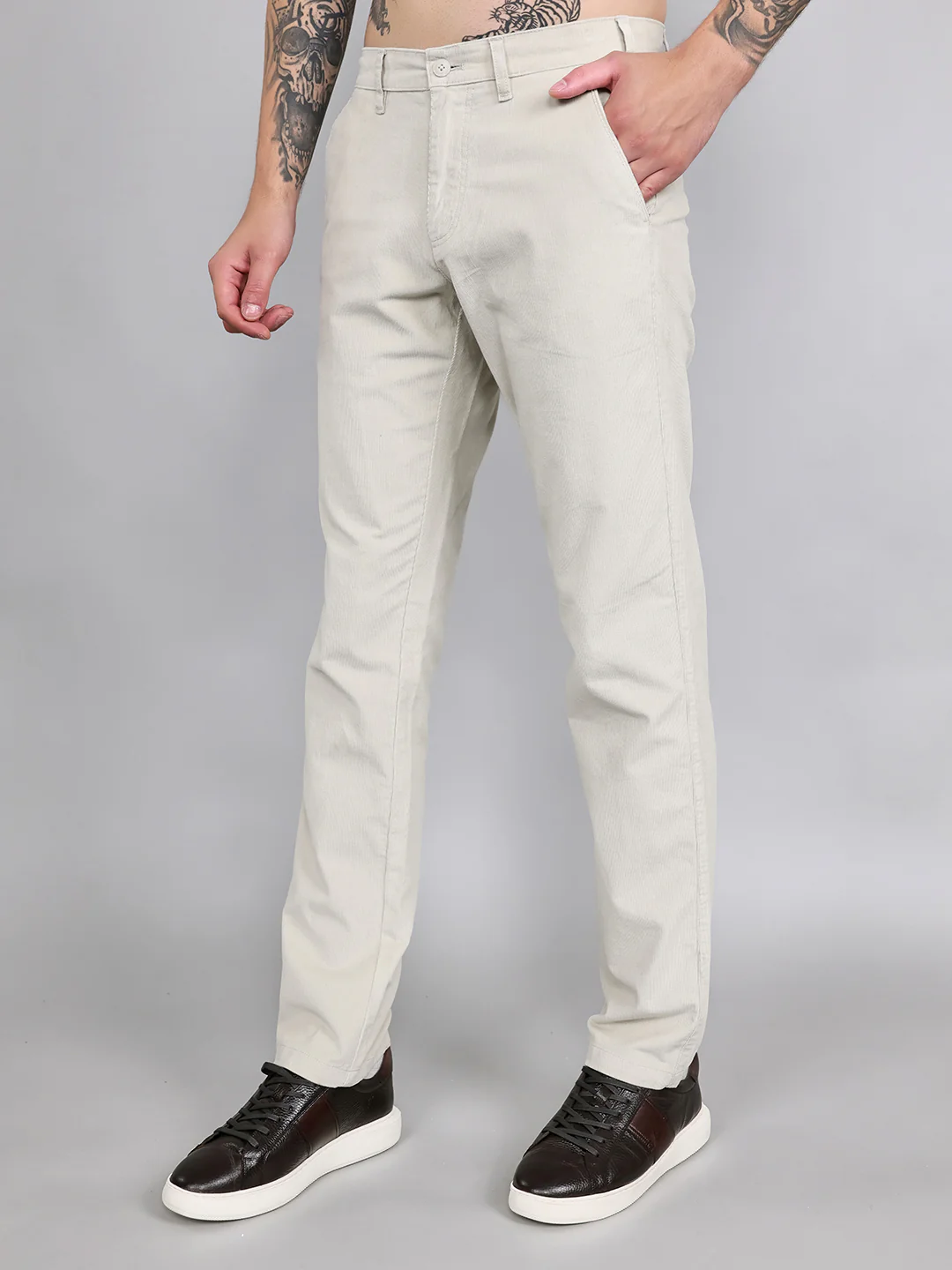 Men Grey Solid Slim Fit Trouser - Image 2