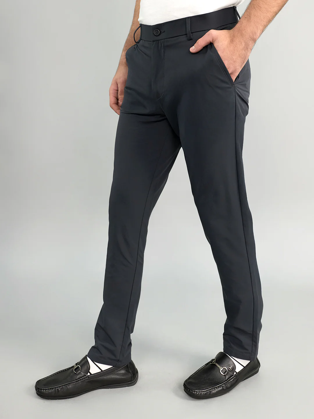 Men Grey Solid Slim Fit Trouser - Image 2