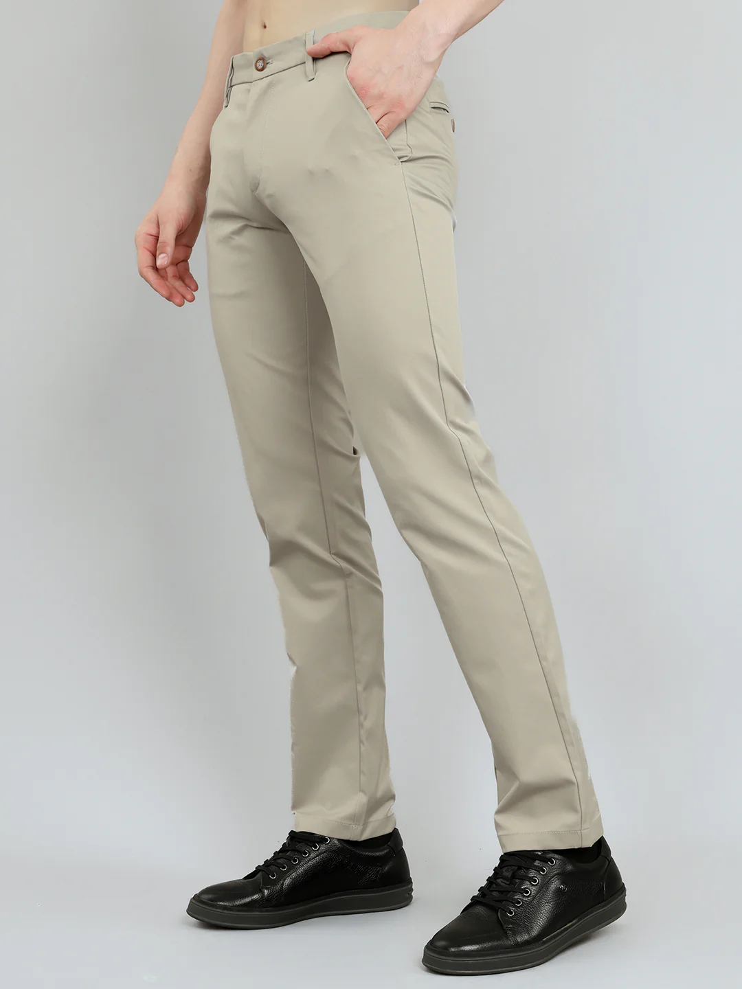 Men Grey Solid Slim Fit Trouser - Image 2
