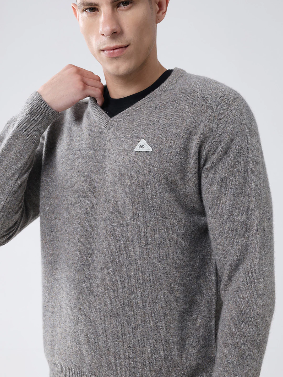 Men Grey Solid V Neck Full Sleeve Pullover - Image 7