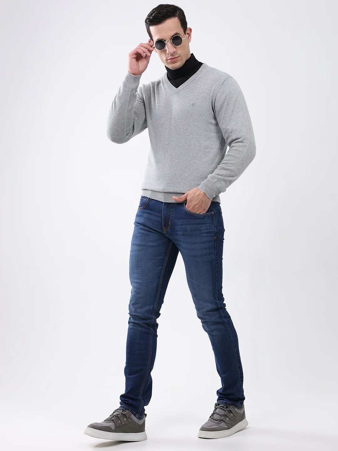 Men Grey Solid V Neck Full Sleeve Pullover - Image 2