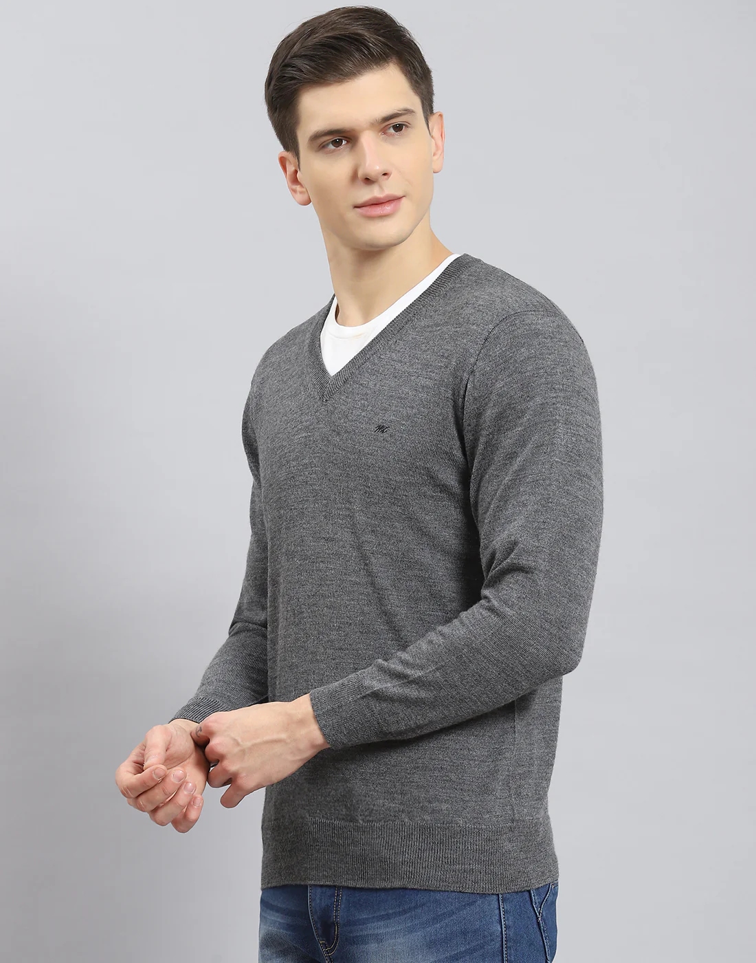 Men Grey Solid V Neck Full Sleeve Sweater - Image 4