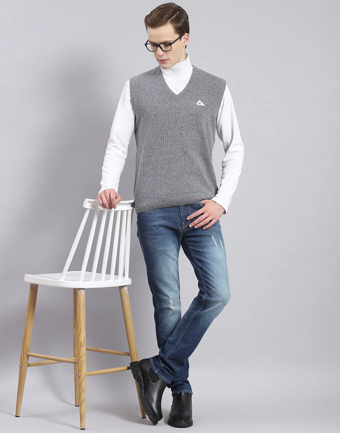 Men Grey Solid V Neck Sleeveless Sweater - Image 2