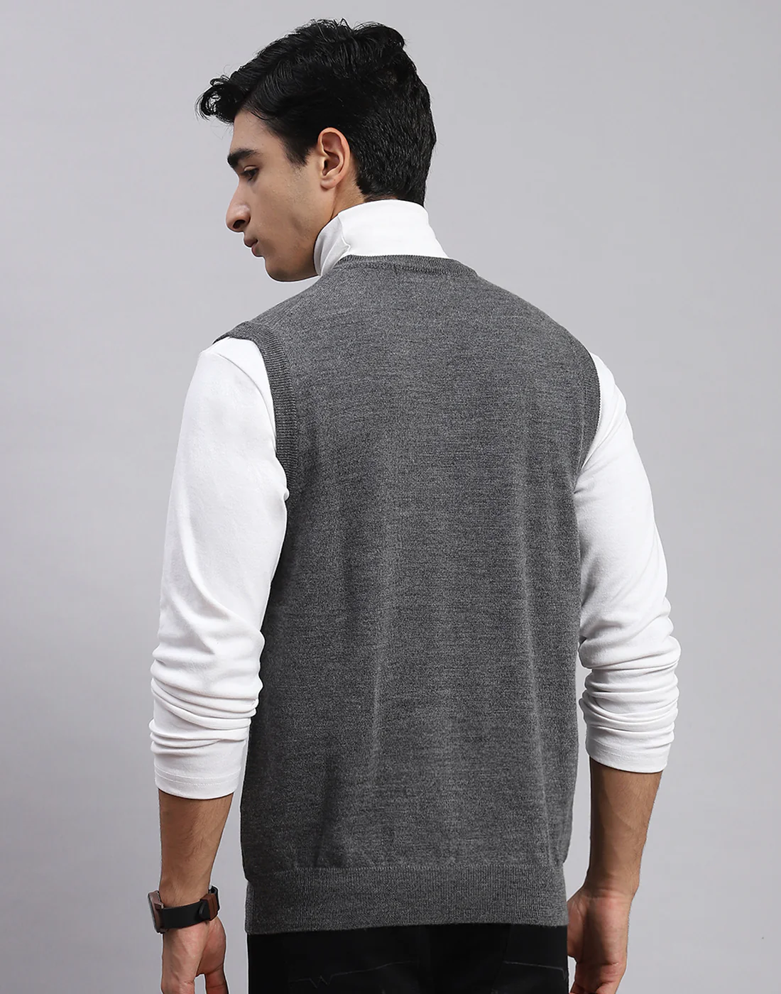 Men Grey Solid V Neck Sleeveless Sweater - Image 4