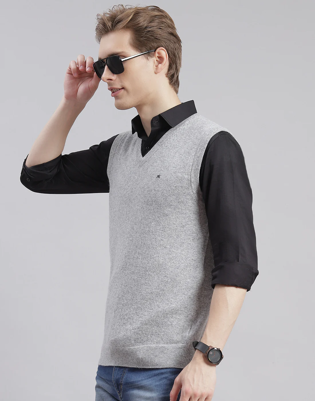 Men Grey Solid V Neck Sleeveless Sweater - Image 5