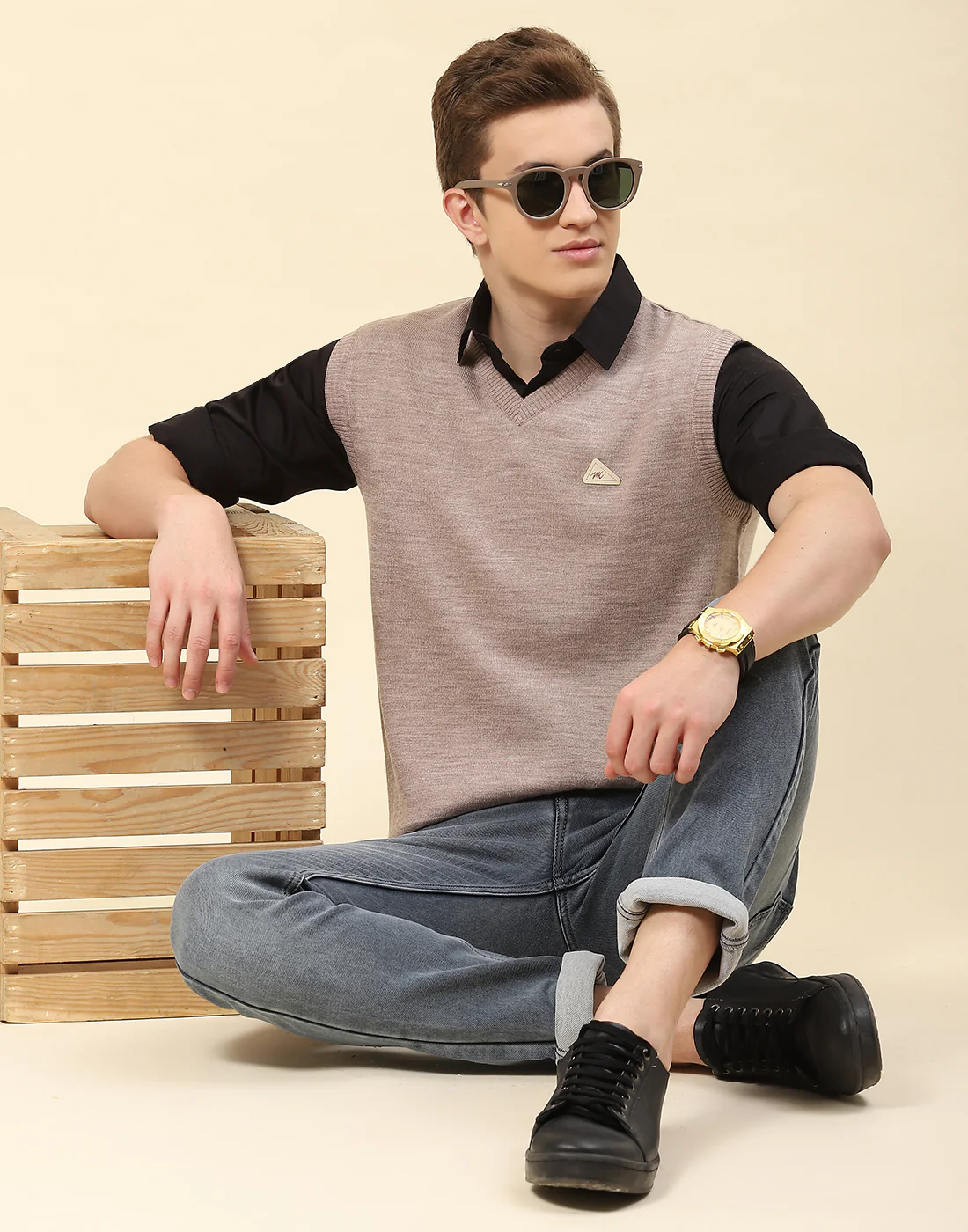 Men Grey Solid V Neck Sleeveless Sweater - Image 2