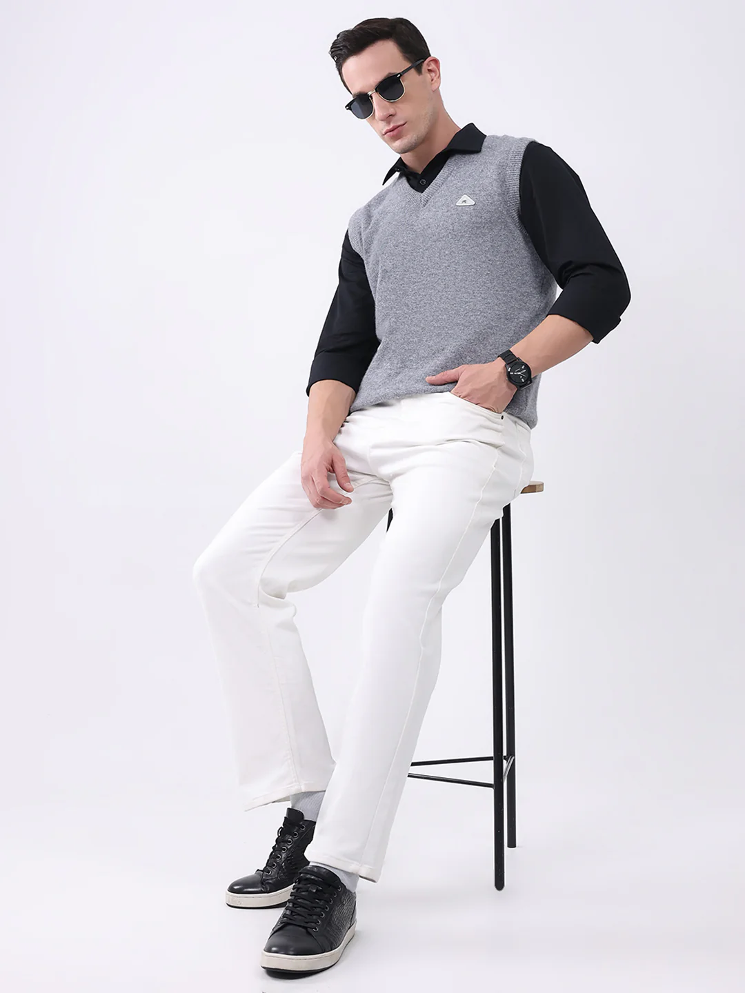 Men Grey Solid V Neck Sleeveless Sweater - Image 2